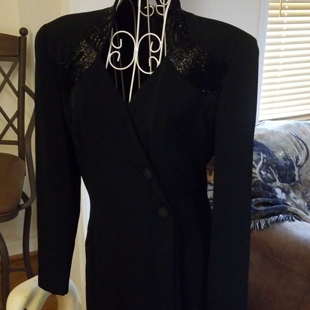 Amazing black dress - Picture 3 of 8